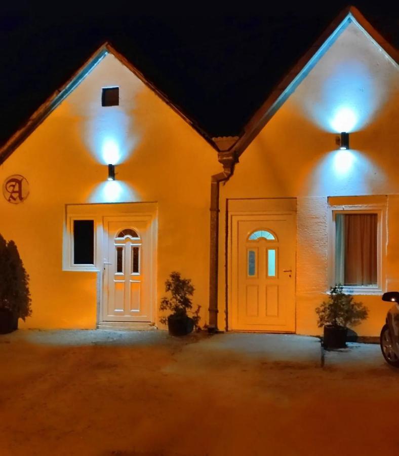 Prenociste Indija Hrvic Apartment Exterior foto